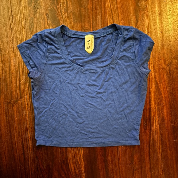 cropped tight fit top - Picture 1 of 3